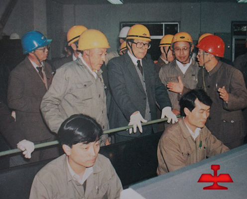 1959年毛澤東同志親切接見全國(guó)著名勞動(dòng)模范、鞍鋼老英雄孟泰